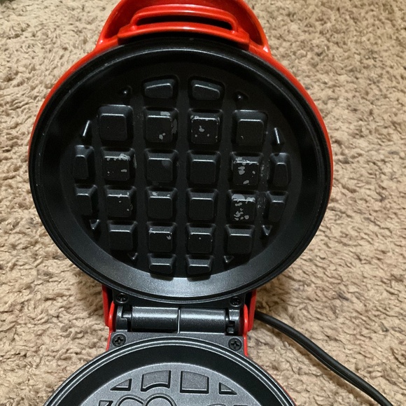 Sanrio Hello Kitty & Friends Waffle Maker - Picture 4 of 11